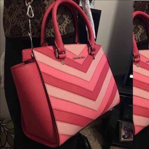 NWT 100% AUTHENTIC MICHAEL KORS MED SELMA SATCHEL