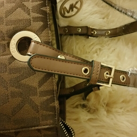 ~Sold~ - Picture 2 of 4