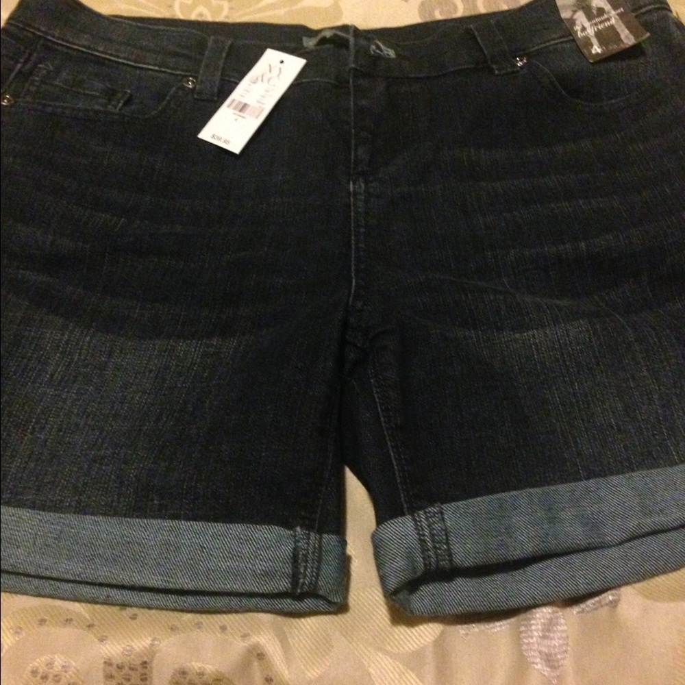 Women's New York & Company boyfriend shorts.