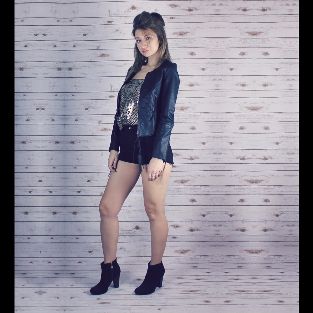 SOLD ROMEO + JULIET COUTURE SQUAMOUS SKIRT& TOP🆕