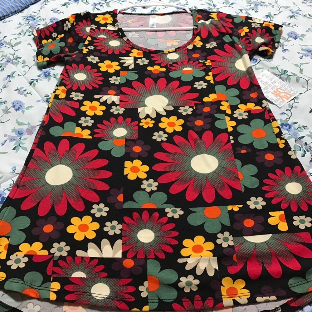 LuLaRoe Classic tee xs