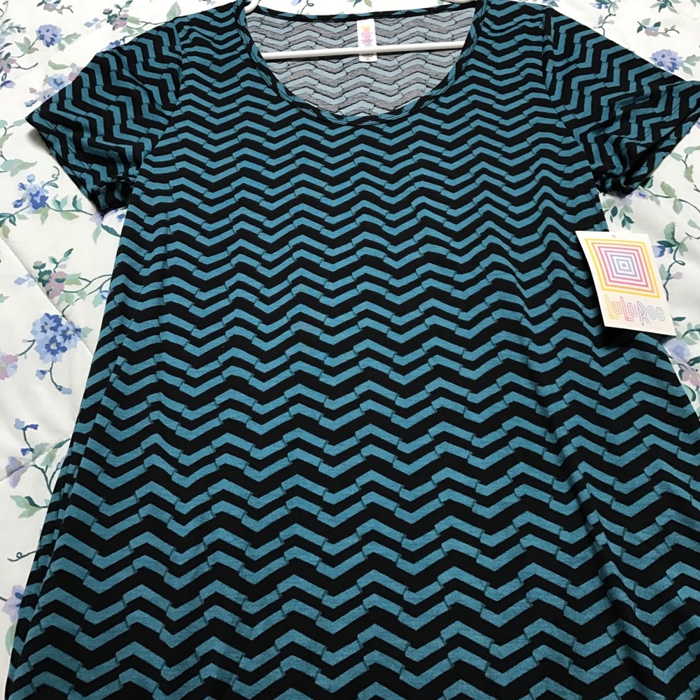 LuLaRoe Classic tee xs