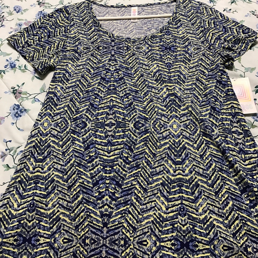 LuLaRoe Classic tee s