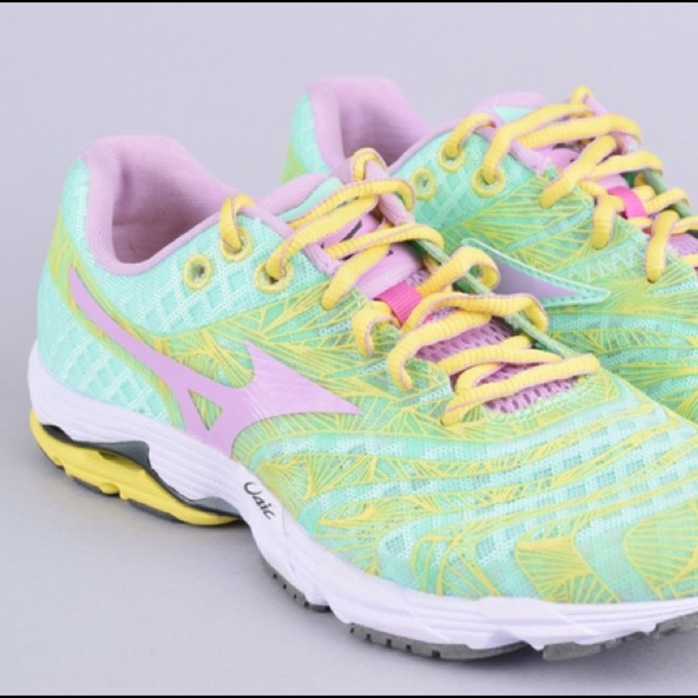 SOLD Mizuno Wave Sayonara Running Shoes Sz 8