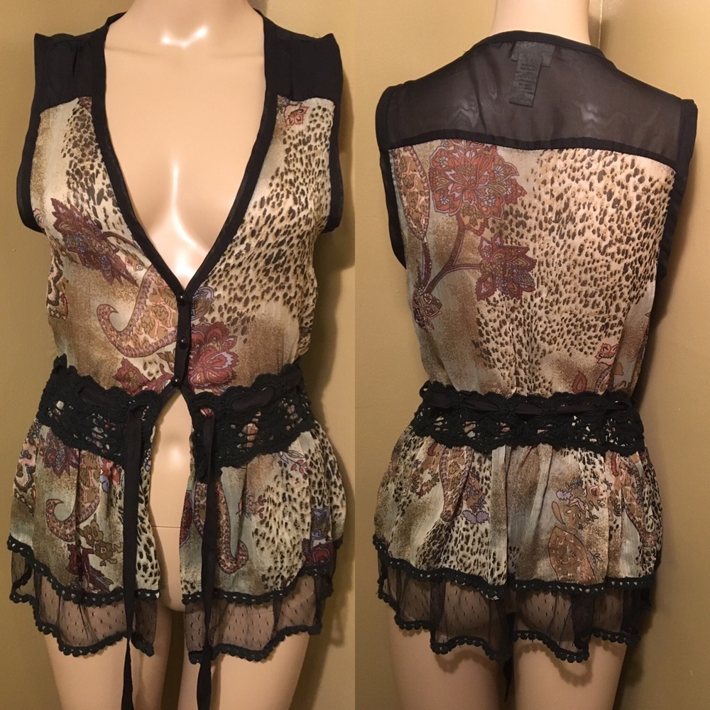 DAYTRIP Lace top size medium
