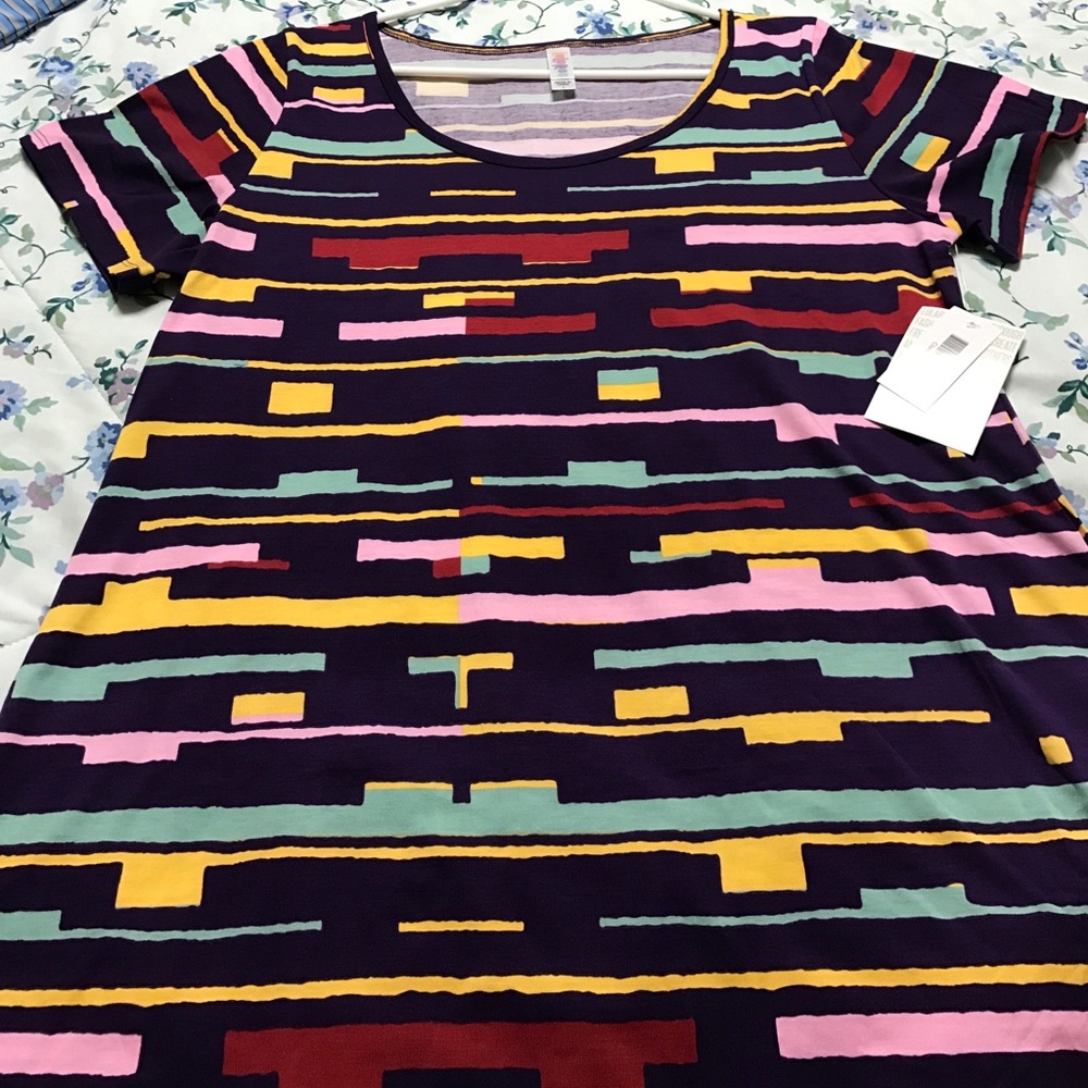 LuLaRoe Classic tee L
