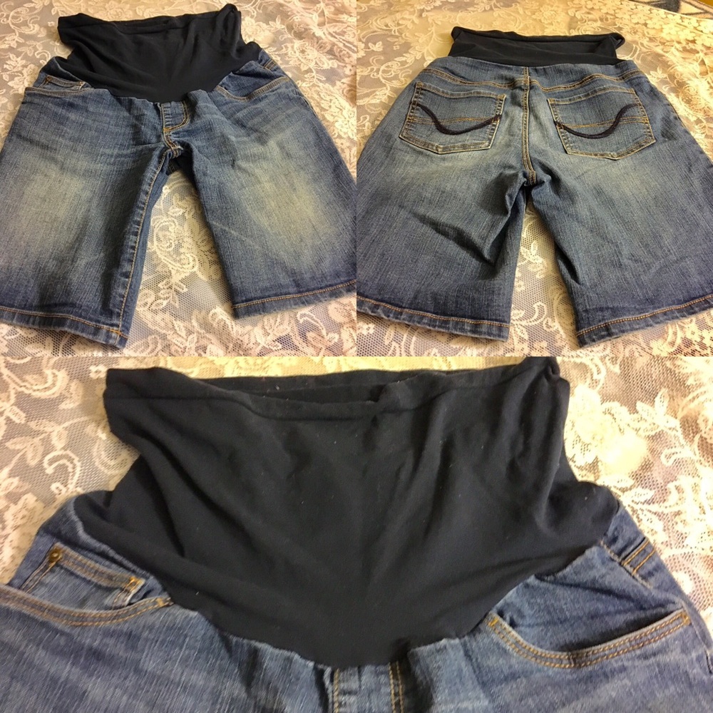 TWO HEARTS MATERNITY SHORTS SIZE SMALL