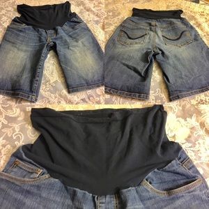 TWO HEARTS MATERNITY SHORTS SIZE SMALL