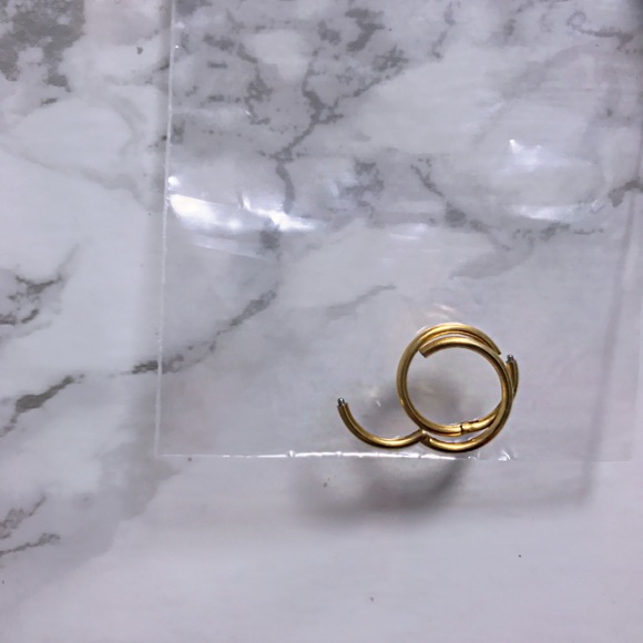 16g Gold Hinged Hoop - Picture 3 of 3