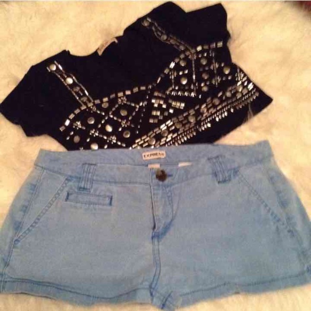 💙 Express blue shorts.