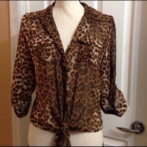 Animal print front tie shirt S/M