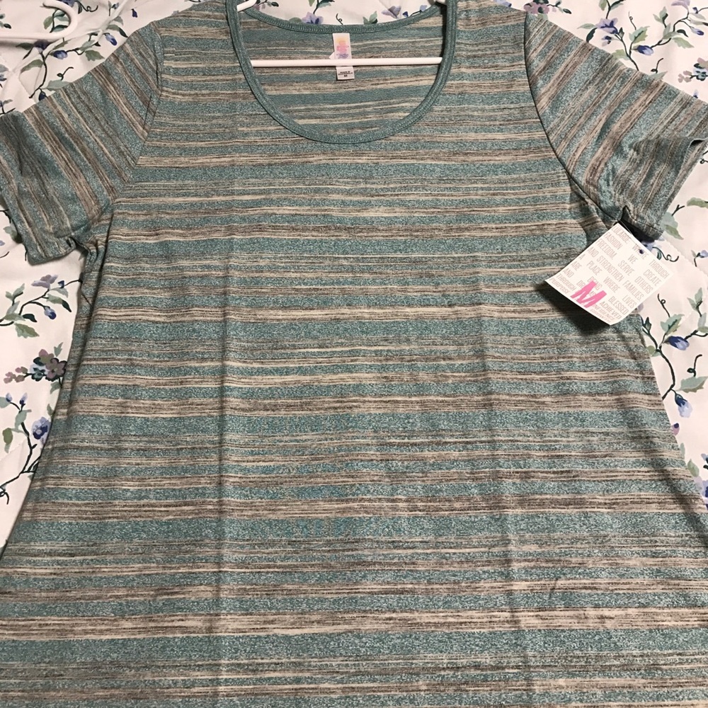 LuLaRoe Classic tee M