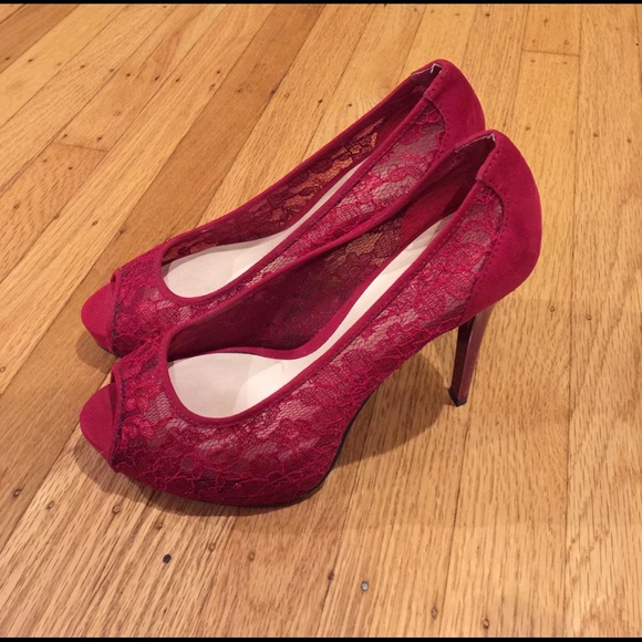 Guess Lace Peep Toe Pumps - Picture 2 of 3