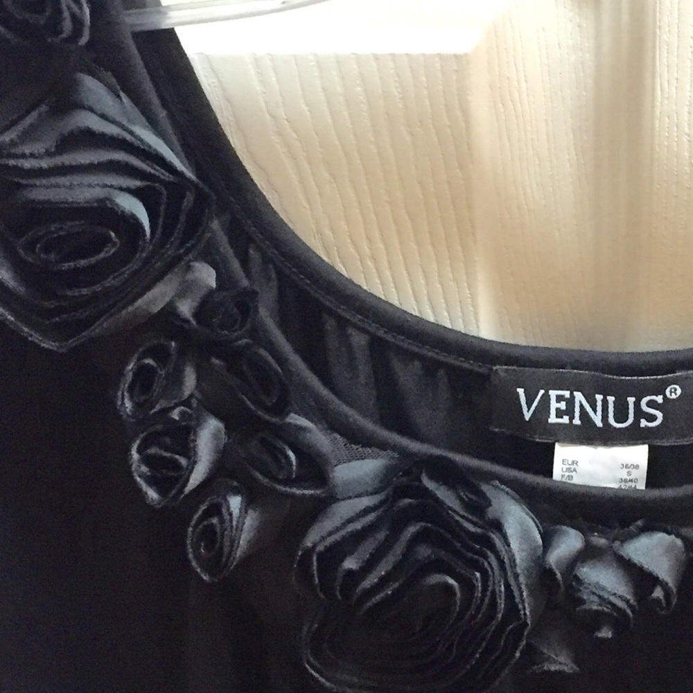 BNIB • Black Top w/ Black Rosettes • SMALL