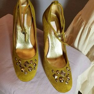 Jennifer Lopez suede heels