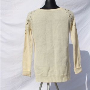 White long sleeve sweater