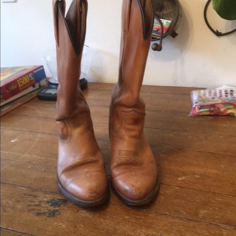 Size 8 woman's Frye boots