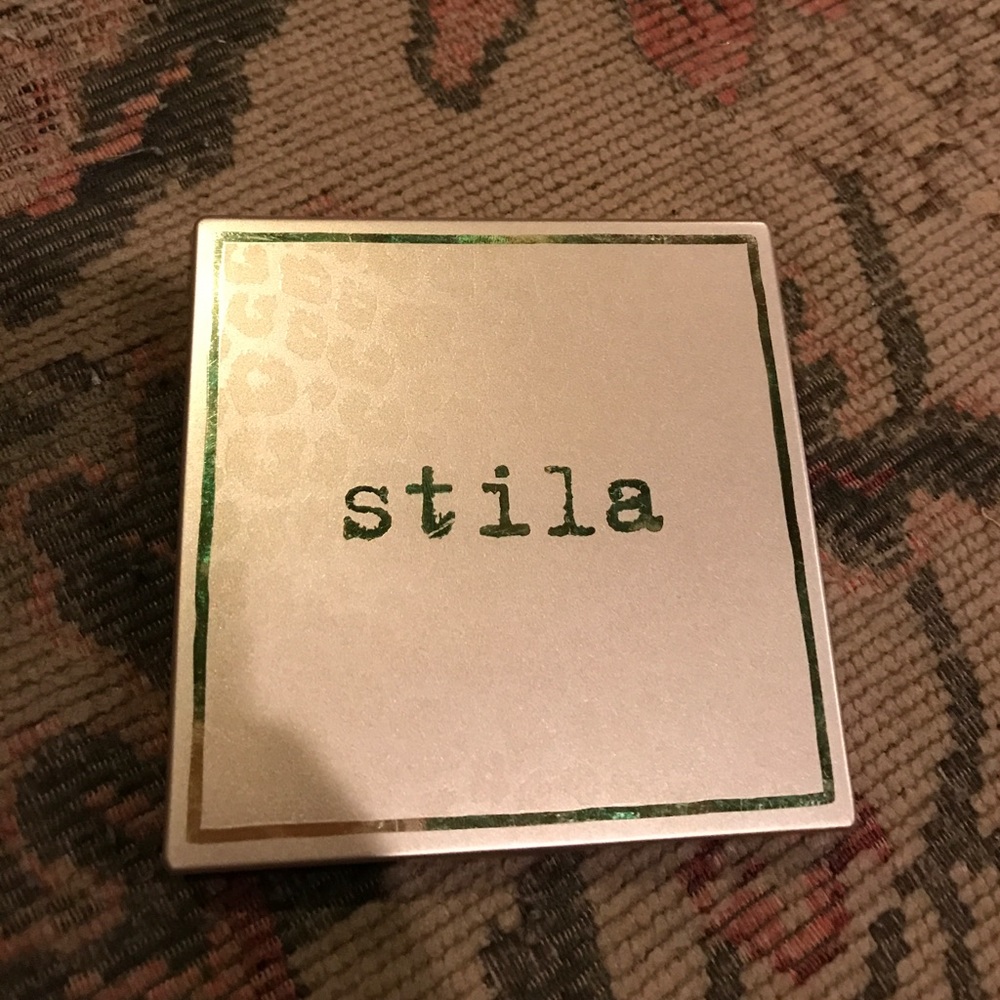 Stila perfect me , perfect hue eye & cheek palette