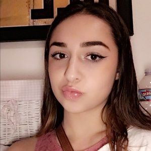 Meet your Posher, Chloe