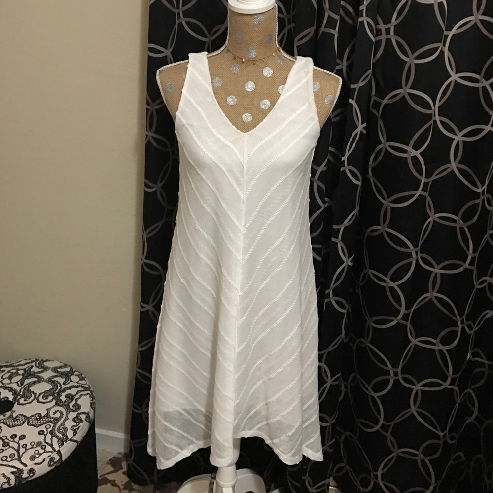 White sleeveless dress