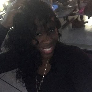 Meet your Posher, Shakia