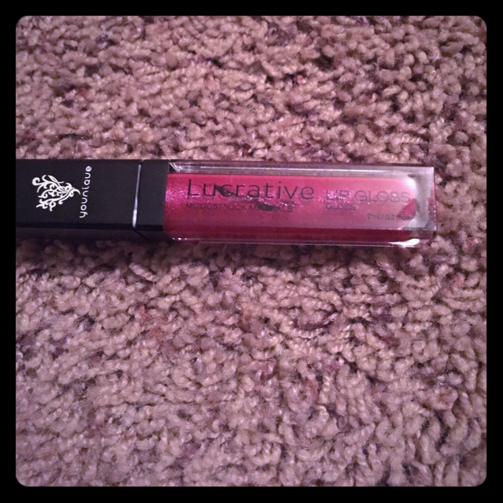 Younique lavish lip gloss.🎉LAST CHANCE