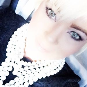 Meet your Posher, Iris