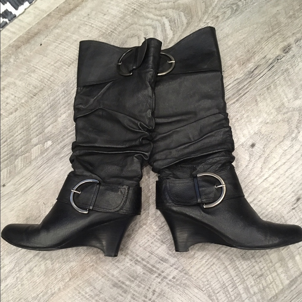 Black boots size 8