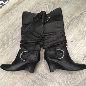 Black boots size 8