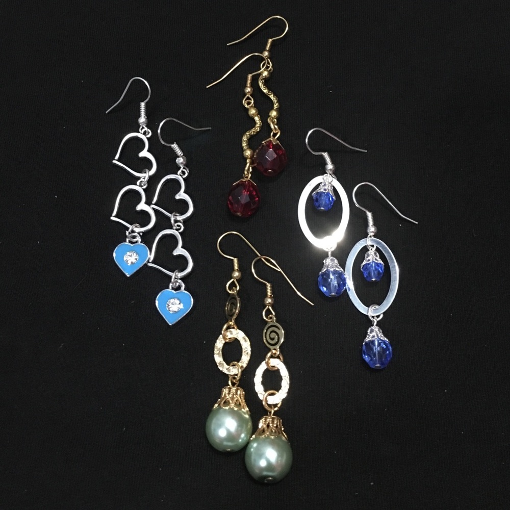 Brand new fashion 4 pairs of earrings!