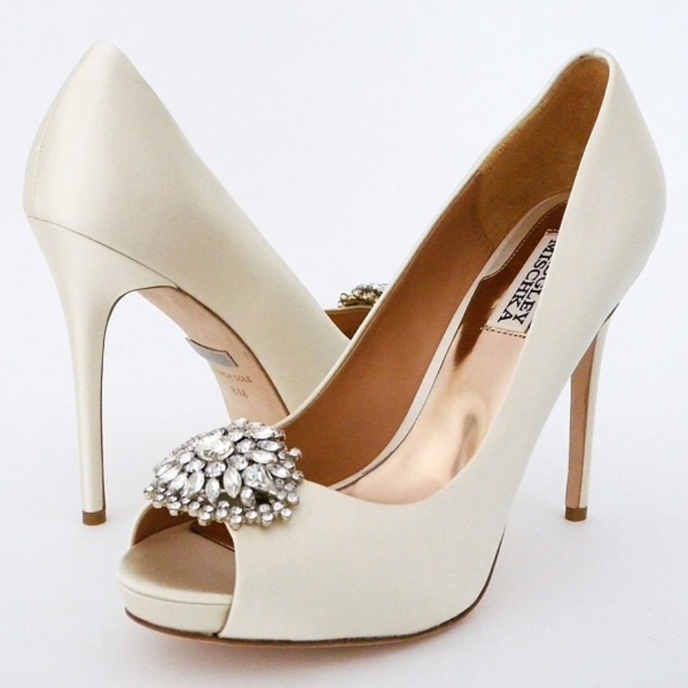 Badgley Mischka Jeannie Pump in Ivory
