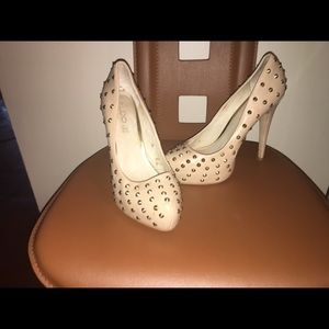 studded pump