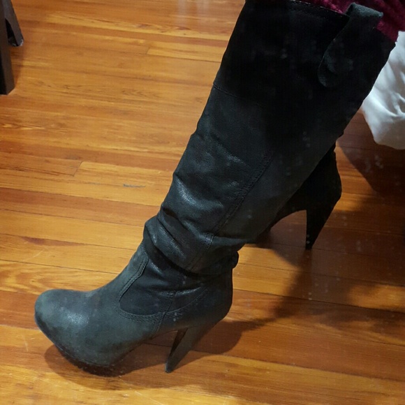Boots - Picture 2 of 4