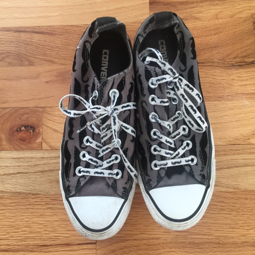 Mustache Converse size 7 Euc