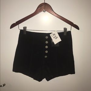 Large high waisted corduroy shorts with tags! Large high waisted corduroy shorts with tags!
