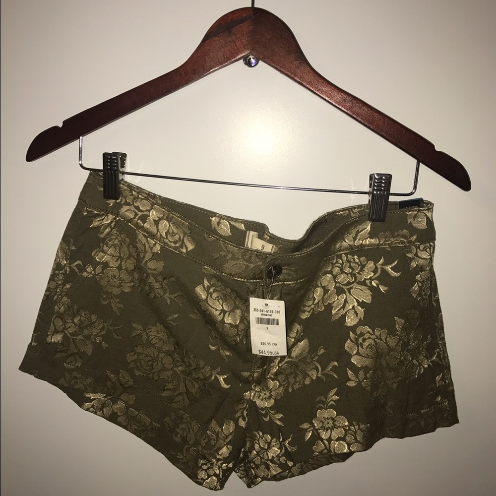 Hollister shorts size 9 with tags!