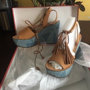 Guess Tassel Wedges 😍7.5