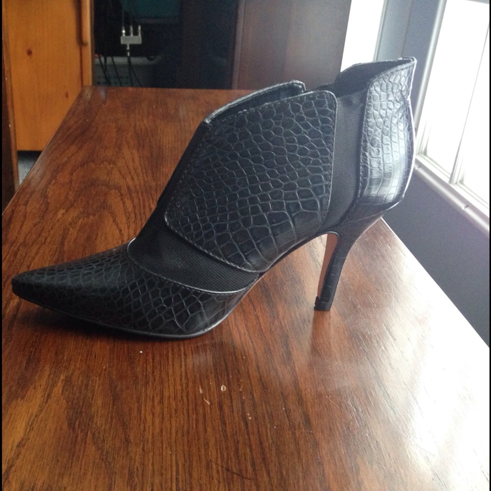 Shoes - Picture 2 of 3
