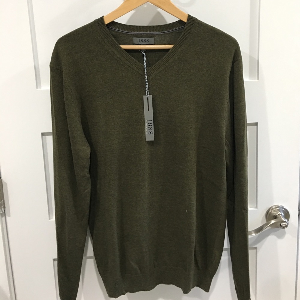 Green mans v-neck sweater