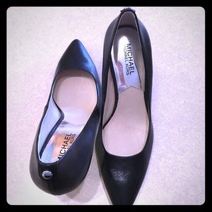 Never worn Michael Kors Black Leather Heels SZ 7