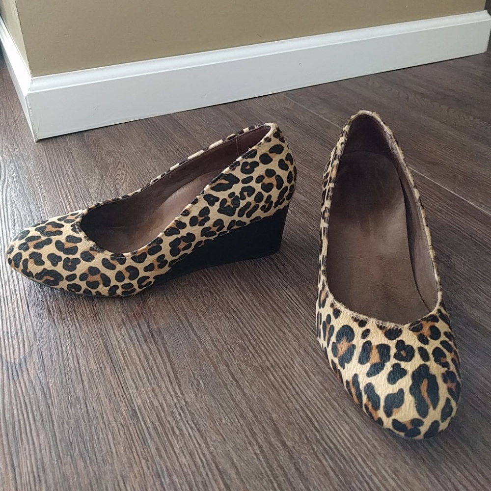 Vionic Orthaheel leopard wedge womens size 8