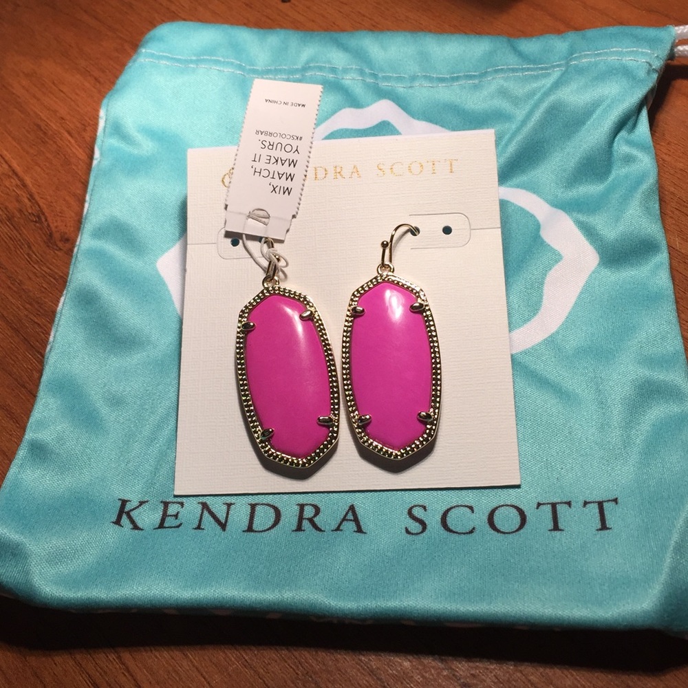 Magenta Stone gold metal color bar Elle earrings