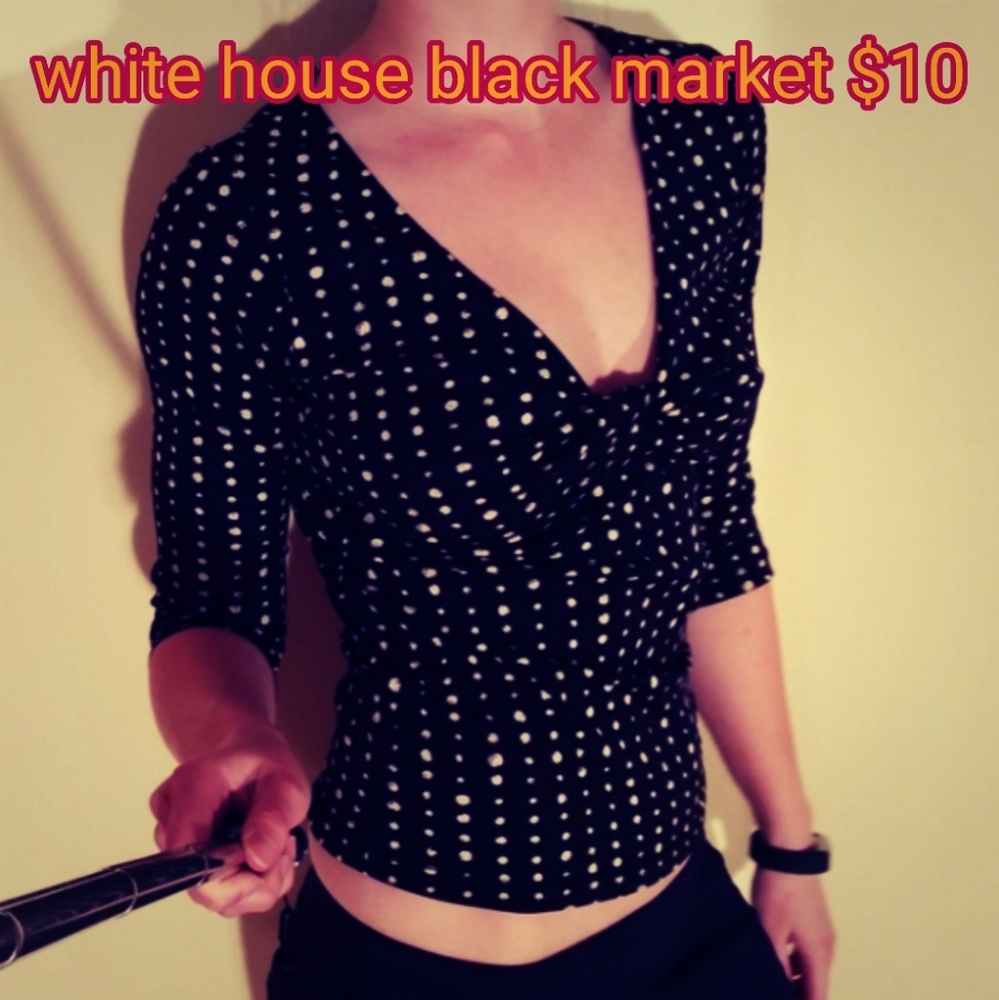 V-neck black and white polka dot shirt, 3/4 sleeve