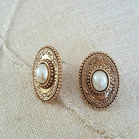 Nine West Jewelry - Vintage pearl post earrings