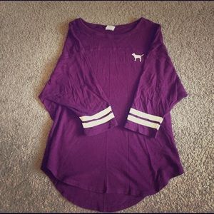 Maroon legging shirt.