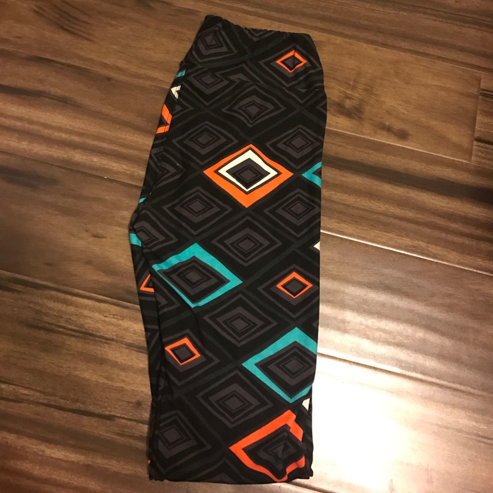 Geometric lularoe leggings (NEVER BEEN WORN)