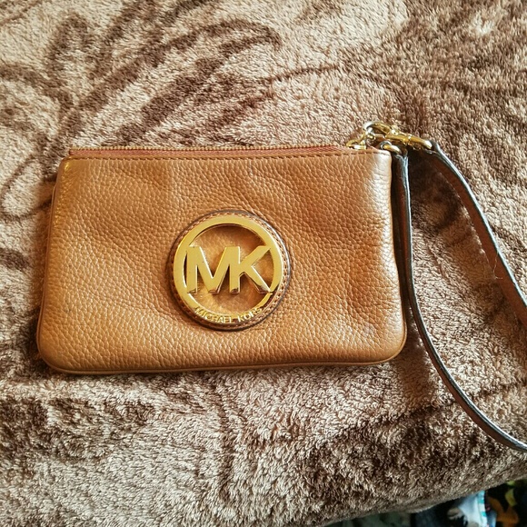Michael Kors wristlet - Picture 1 of 3