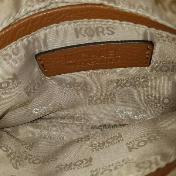 Michael Kors wristlet - Picture 2 of 3