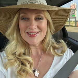 Meet your Posher, Kara