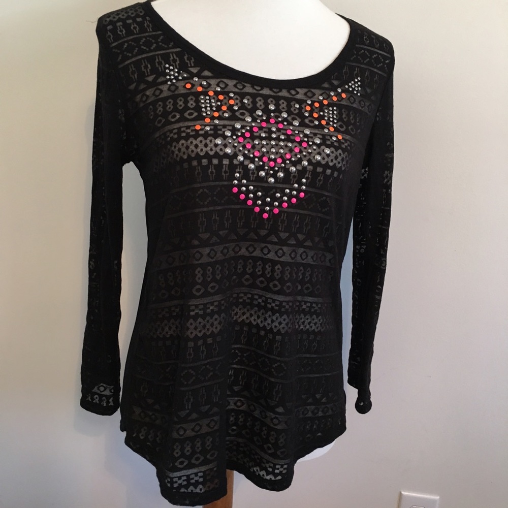 Black tribal hi-low top